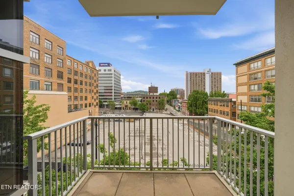 $3,400 | 440 Walnut Street, Unit 303, Knoxville, TN 37902
