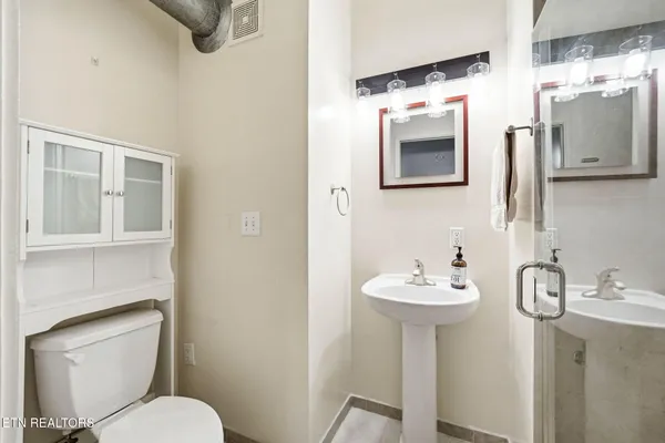 $3,400 | 440 Walnut Street, Unit 303, Knoxville, TN 37902