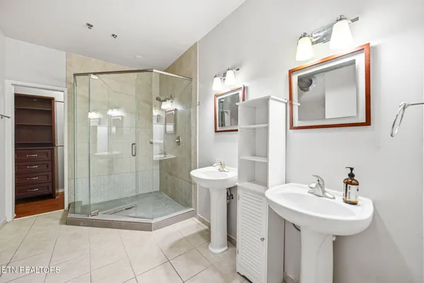 $3,400 | 440 Walnut Street, Unit 303, Knoxville, TN 37902