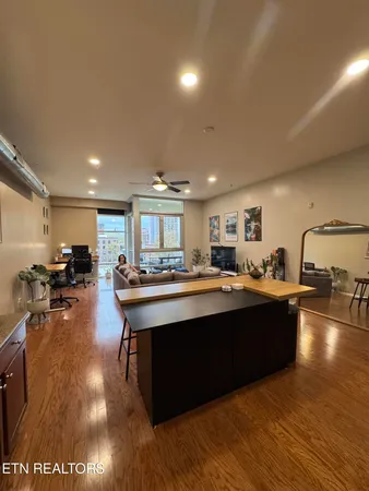 $3,400 | 440 Walnut Street, Unit 303, Knoxville, TN 37902