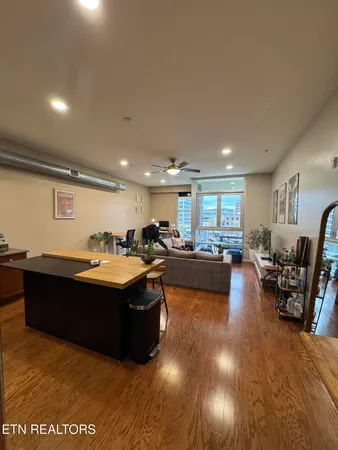 $3,400 | 440 Walnut Street, Unit 303, Knoxville, TN 37902