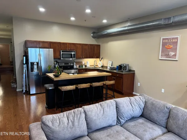 $3,400 | 440 Walnut Street, Unit 303, Knoxville, TN 37902