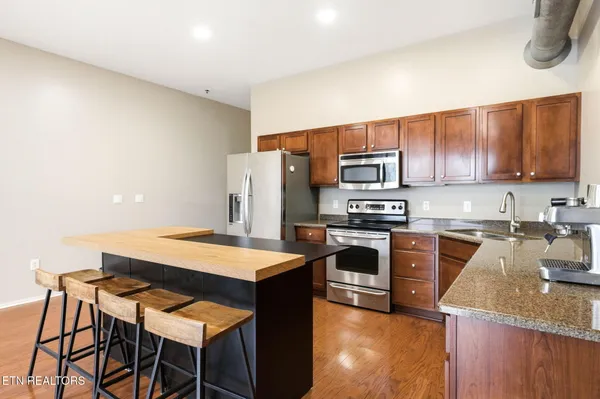 $3,400 | 440 Walnut Street, Unit 303, Knoxville, TN 37902