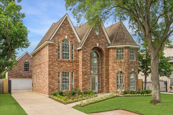 $1,085,000 | 4800 Holly Street, Bellaire, TX 77401