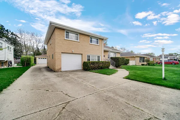 $460,000 | 503 South School Street, Mount Prospect, IL 60056