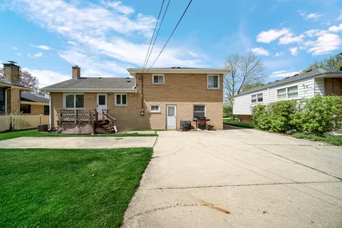 $460,000 | 503 South School Street, Mount Prospect, IL 60056