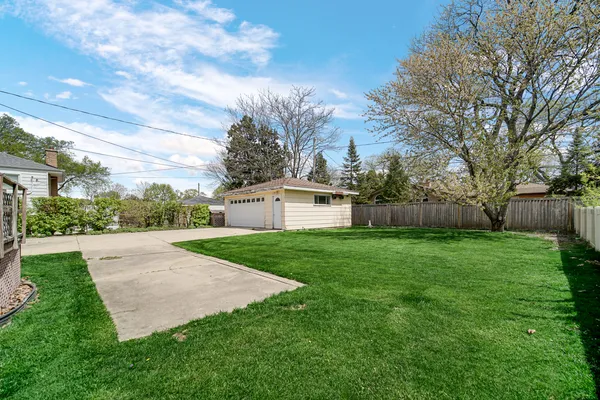 $460,000 | 503 South School Street, Mount Prospect, IL 60056