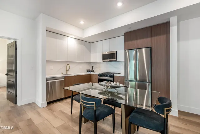 $1,198,000 | 139 South Oak Knoll Avenue, Unit 104, Pasadena, CA 91101