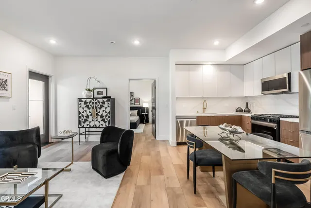 $1,198,000 | 139 South Oak Knoll Avenue, Unit 104, Pasadena, CA 91101