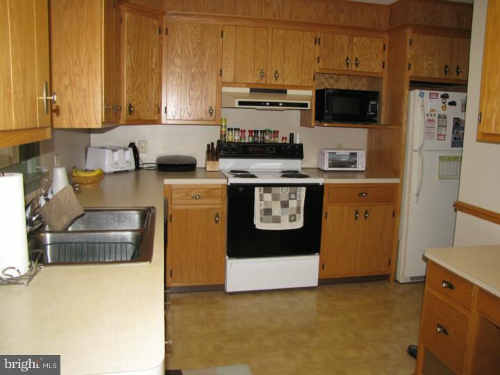 128 Midway Road Phoenixville, PA 19460 - Photo 11 of 20 Kitchen