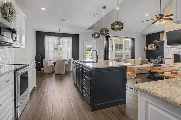 $590,000 | 3230 Knob Road, Springtown, TX 76082