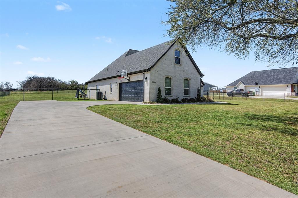 3230 Knob Road Springtown, TX 76082 - Photo 3 of 40