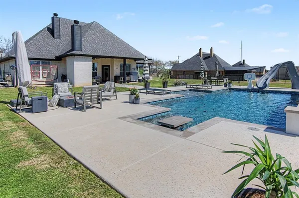 $590,000 | 3230 Knob Road, Springtown, TX 76082