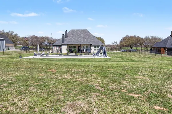 $590,000 | 3230 Knob Road, Springtown, TX 76082
