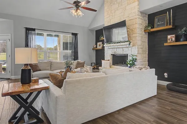 $590,000 | 3230 Knob Road, Springtown, TX 76082