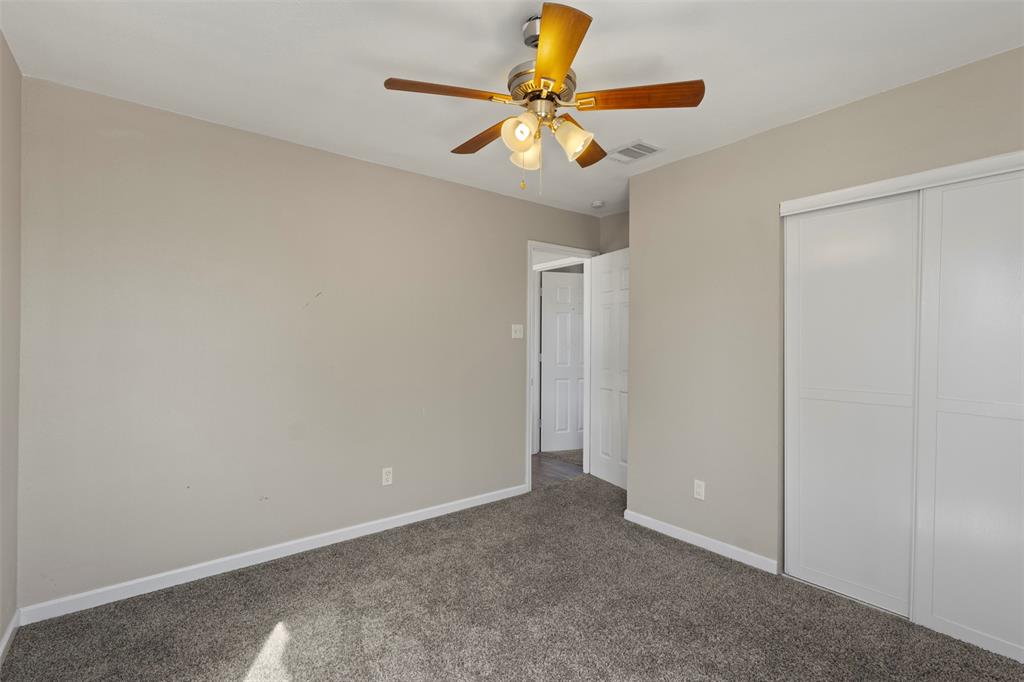 420 Seminary Ridge Mesquite, TX 75149 - Photo 25 of 36 an empty room with chandelier fan
