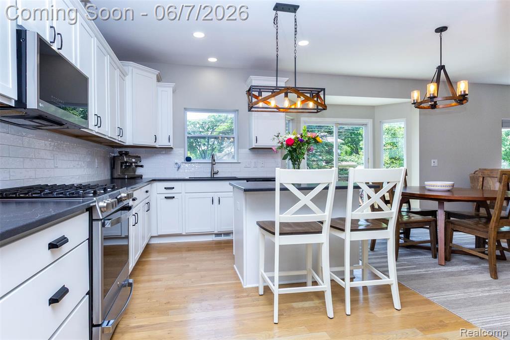 36039 Curtis Road Livonia, MI 48152 - Photo 13 of 61