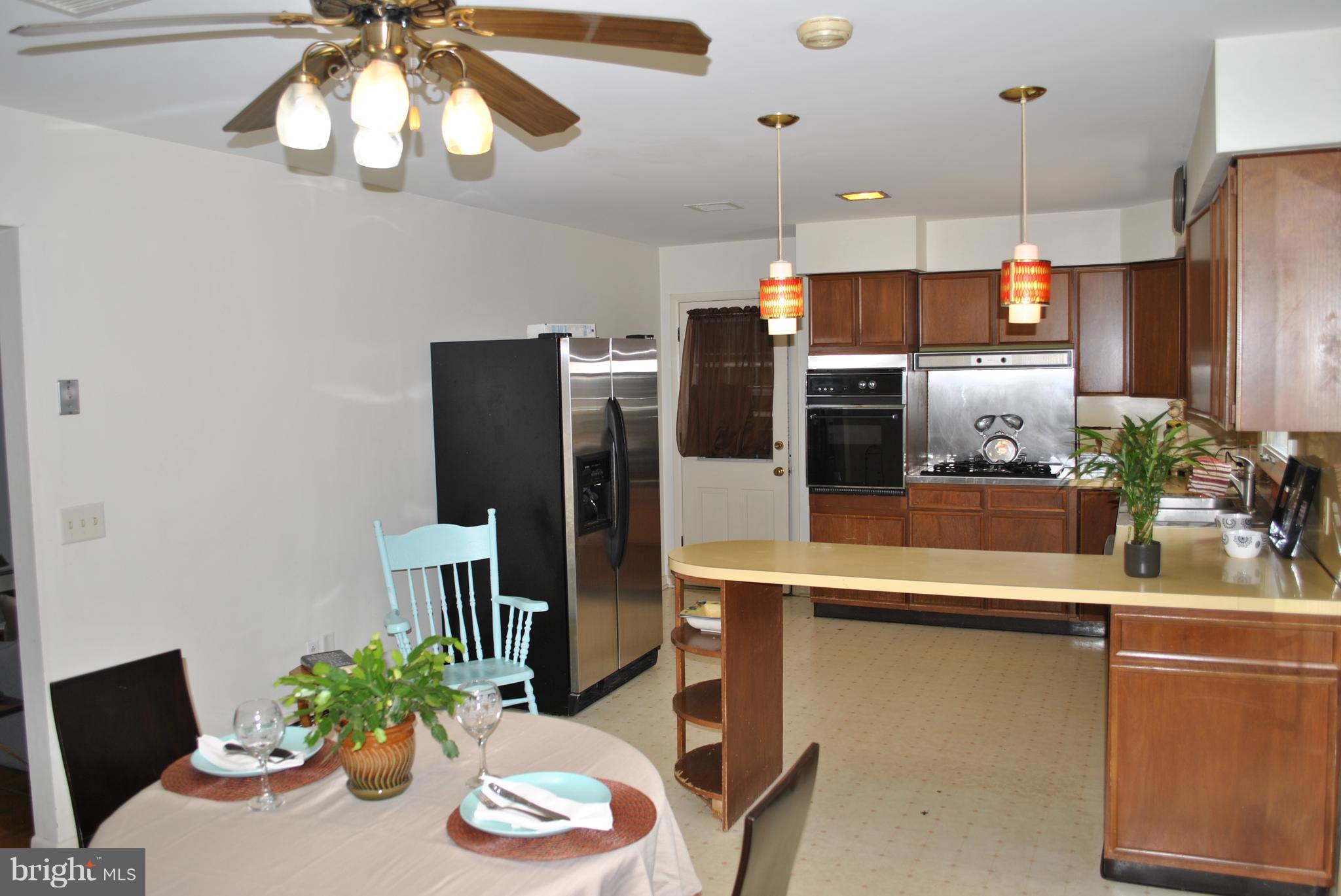 400 Riverview Road Chestertown, MD 21620 - Photo 10 of 30 Breakfast bar adds a nice touch..