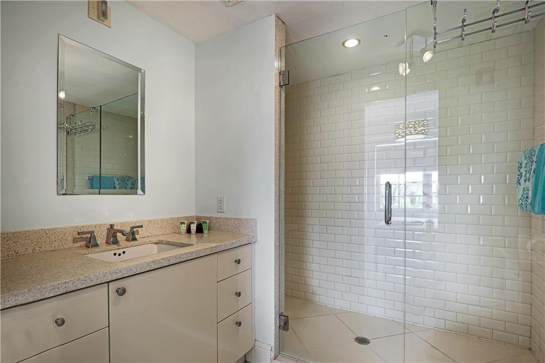 1250 Ocean Drive, Unit 3C Miami Beach, FL 33139 - Photo 17 of 27 Photo 17