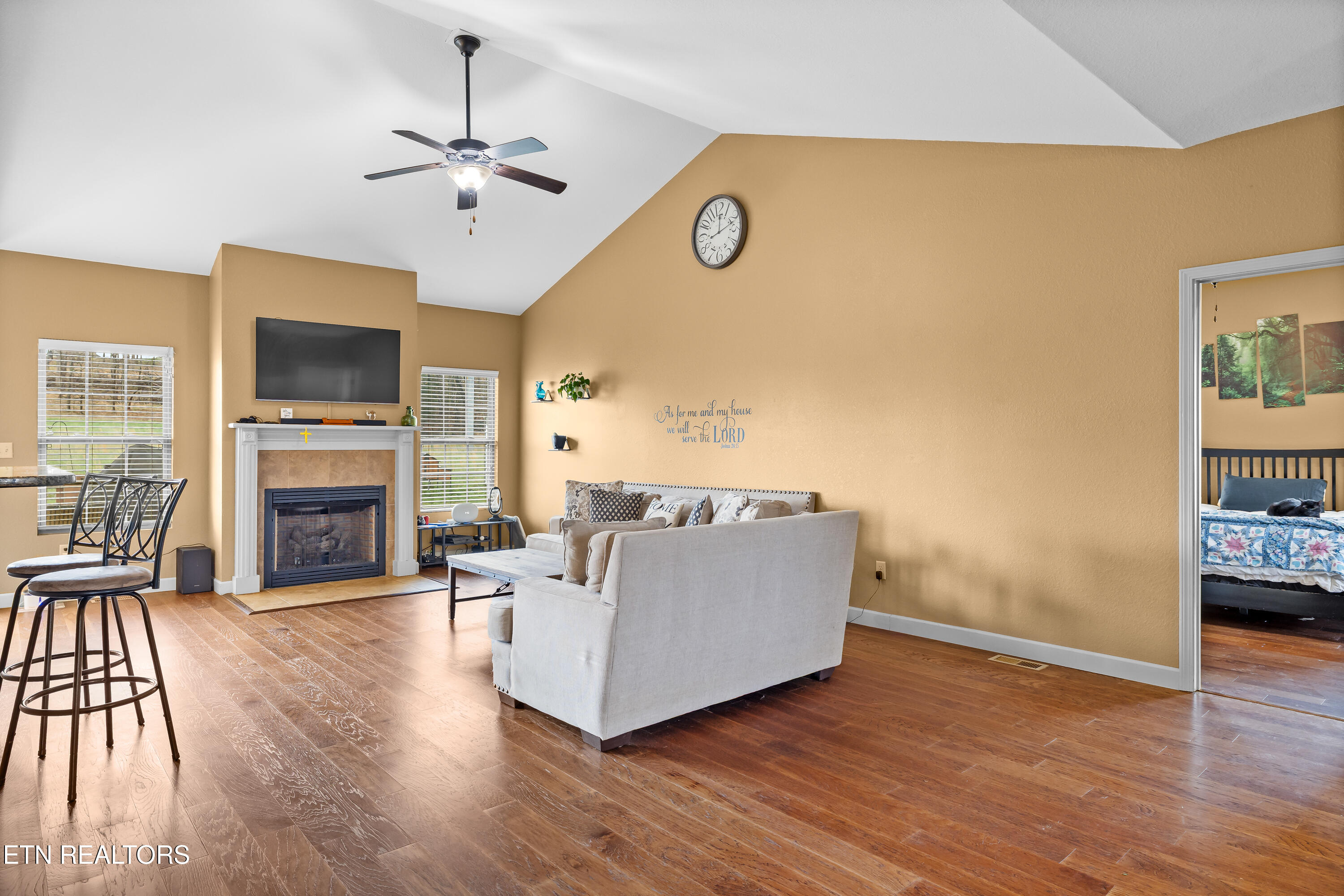 1252 Marble Hill Road Friendsville, TN 37737 - Photo 6 of 33 Spacious Living Room