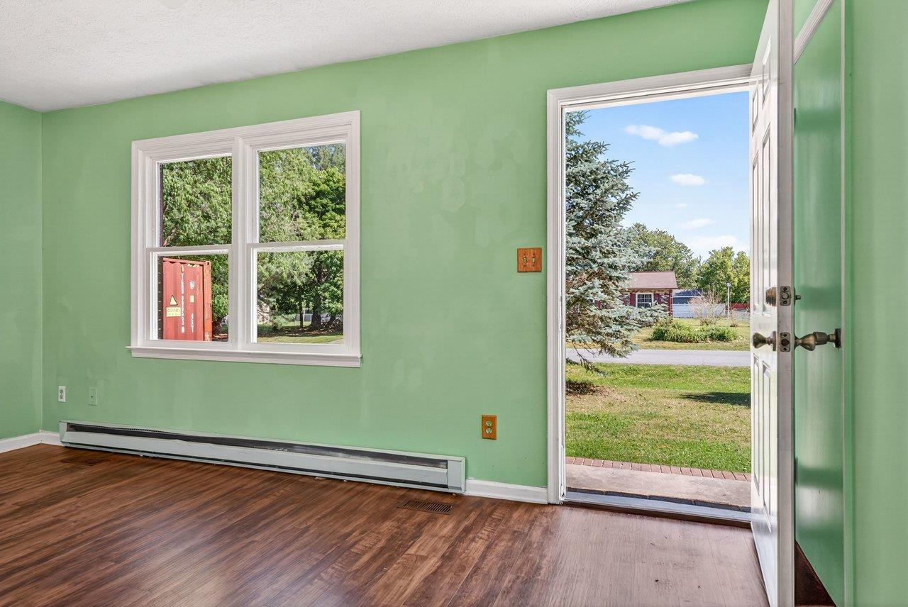 605 13th Street Grottoes, VA 24441 - Photo 4 of 45