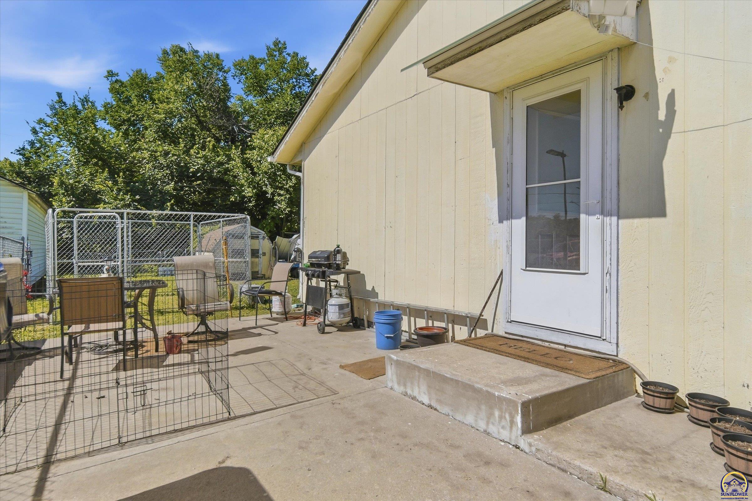 923 Southeast Wood Street Topeka, KS 66607 - Photo 19 of 23