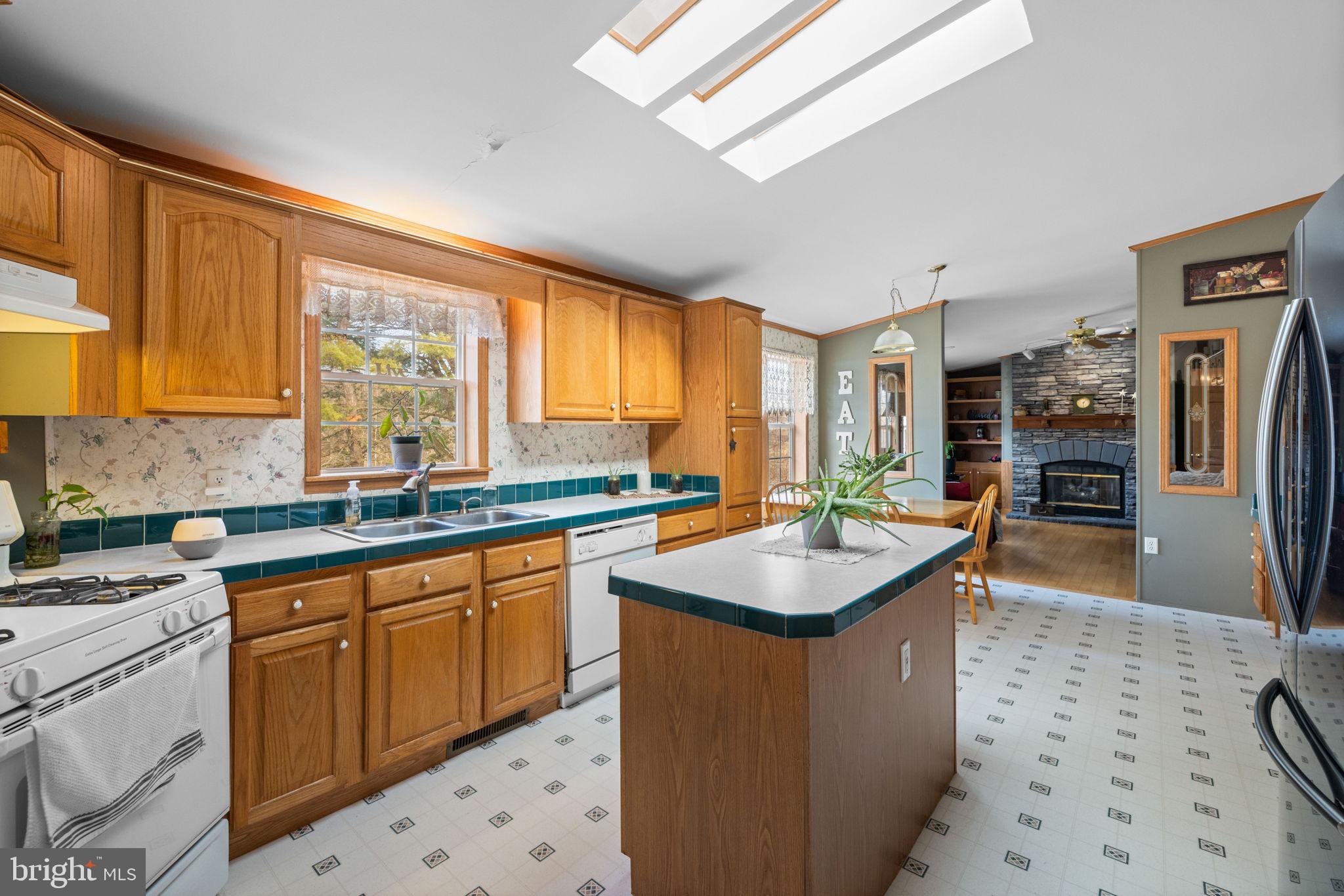 264 Vista Road Klingerstown, PA 17941 - Photo 22 of 38 Kitchen