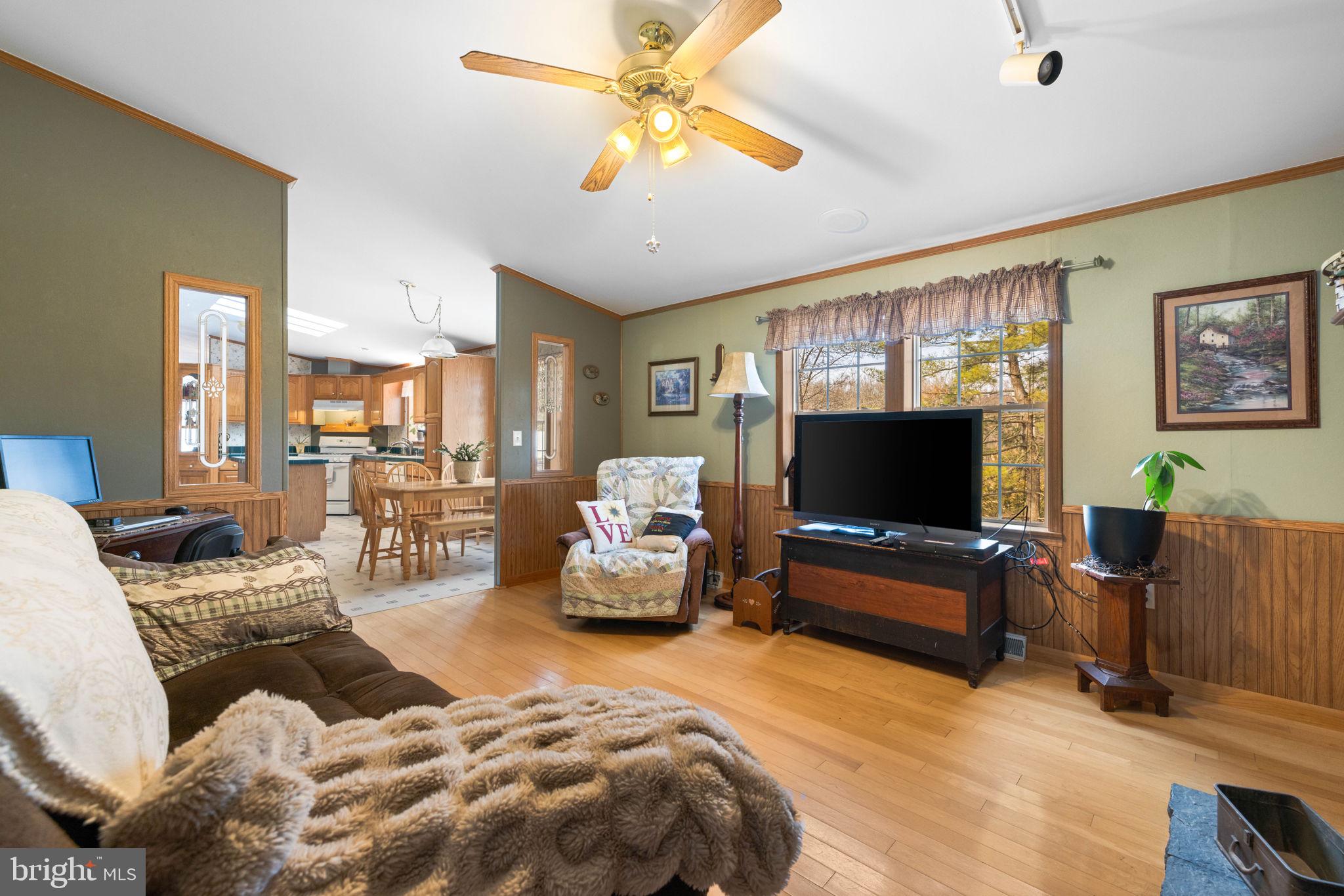 264 Vista Road Klingerstown, PA 17941 - Photo 26 of 38 Living Room