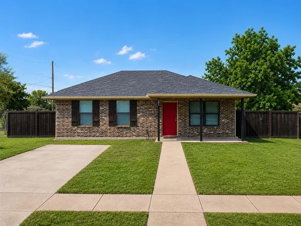 $1,650 | 203 West Willow Street, Sanger, TX 76266