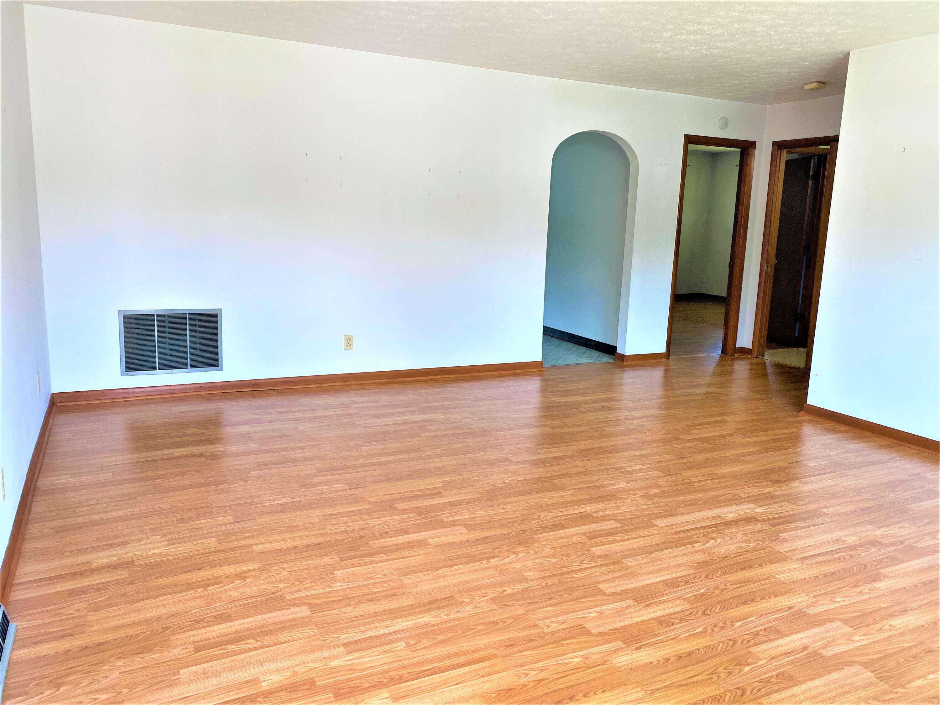 410 Riverside Drive Clinton, TN 37716 - Photo 12 of 32 Living Room