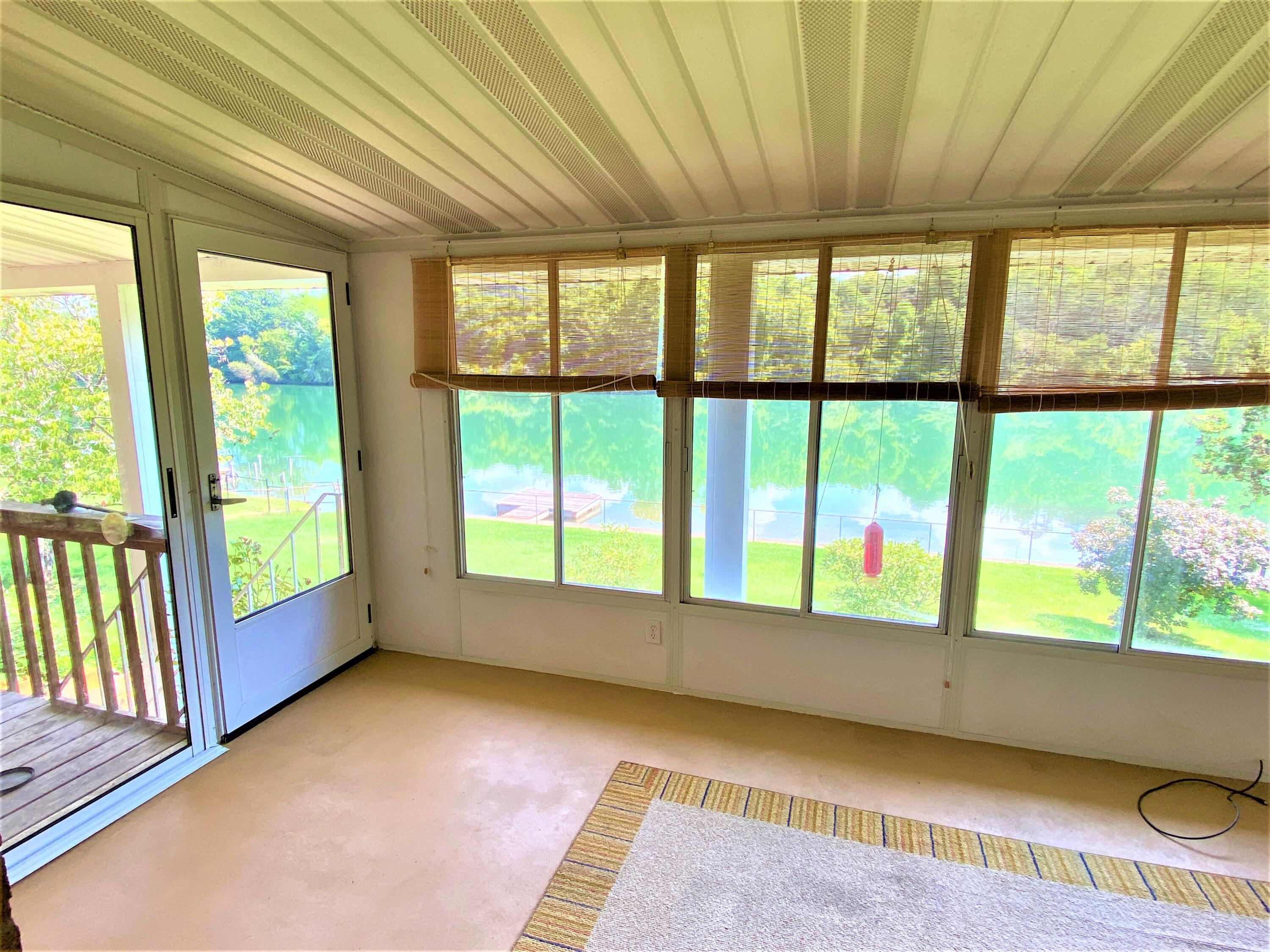 410 Riverside Drive Clinton, TN 37716 - Photo 14 of 32 Sunroom