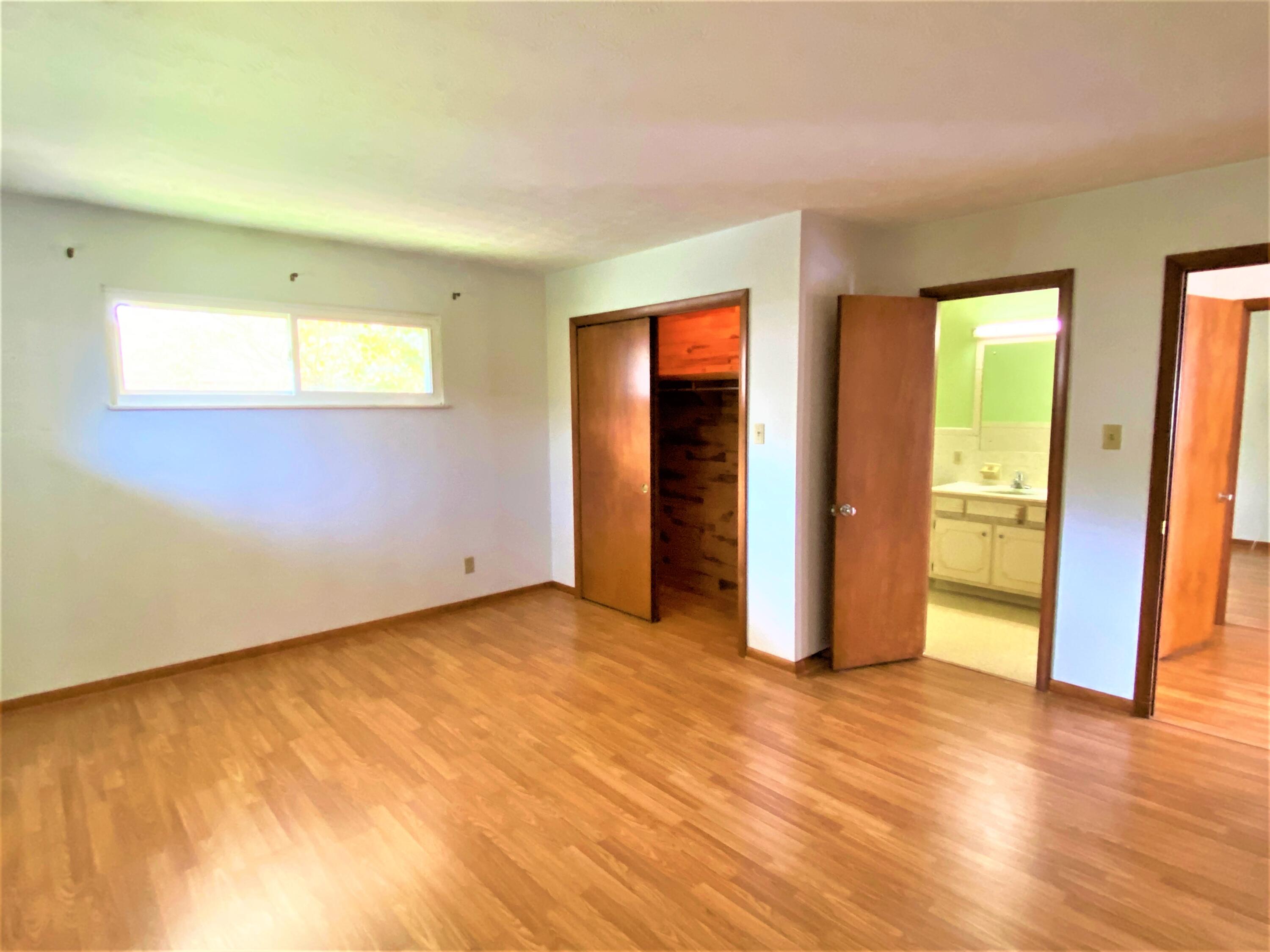 410 Riverside Drive Clinton, TN 37716 - Photo 21 of 32 Bedroom 3