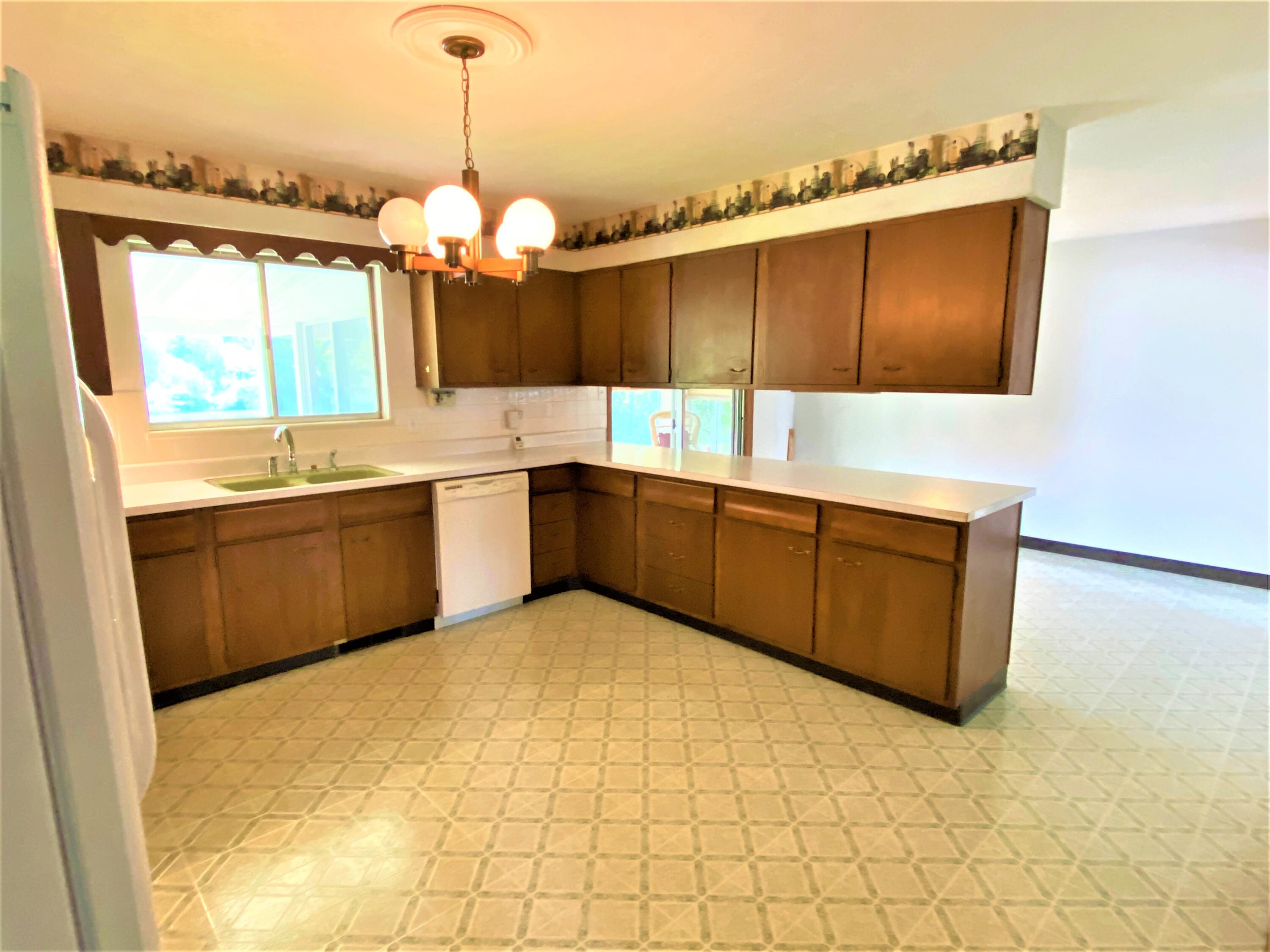 410 Riverside Drive Clinton, TN 37716 - Photo 10 of 32 Kitchen