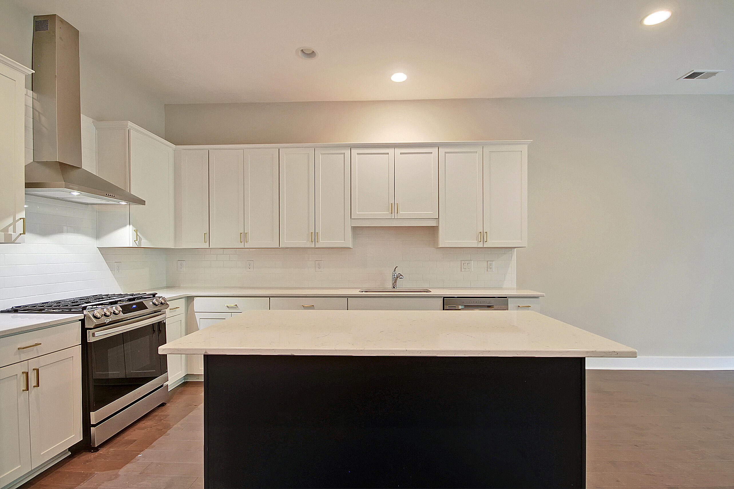 4061 South Rhett Avenue North Charleston, SC 29405 - Photo 3 of 33 SoHoSK2