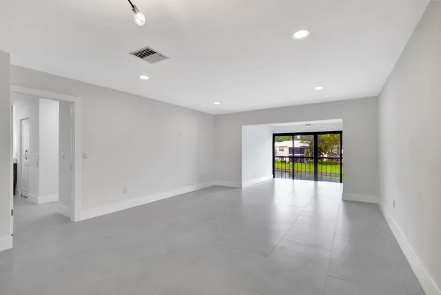 $359,000 | 7898 Eastlake Drive, Unit 7D, Boca Raton, FL 33433