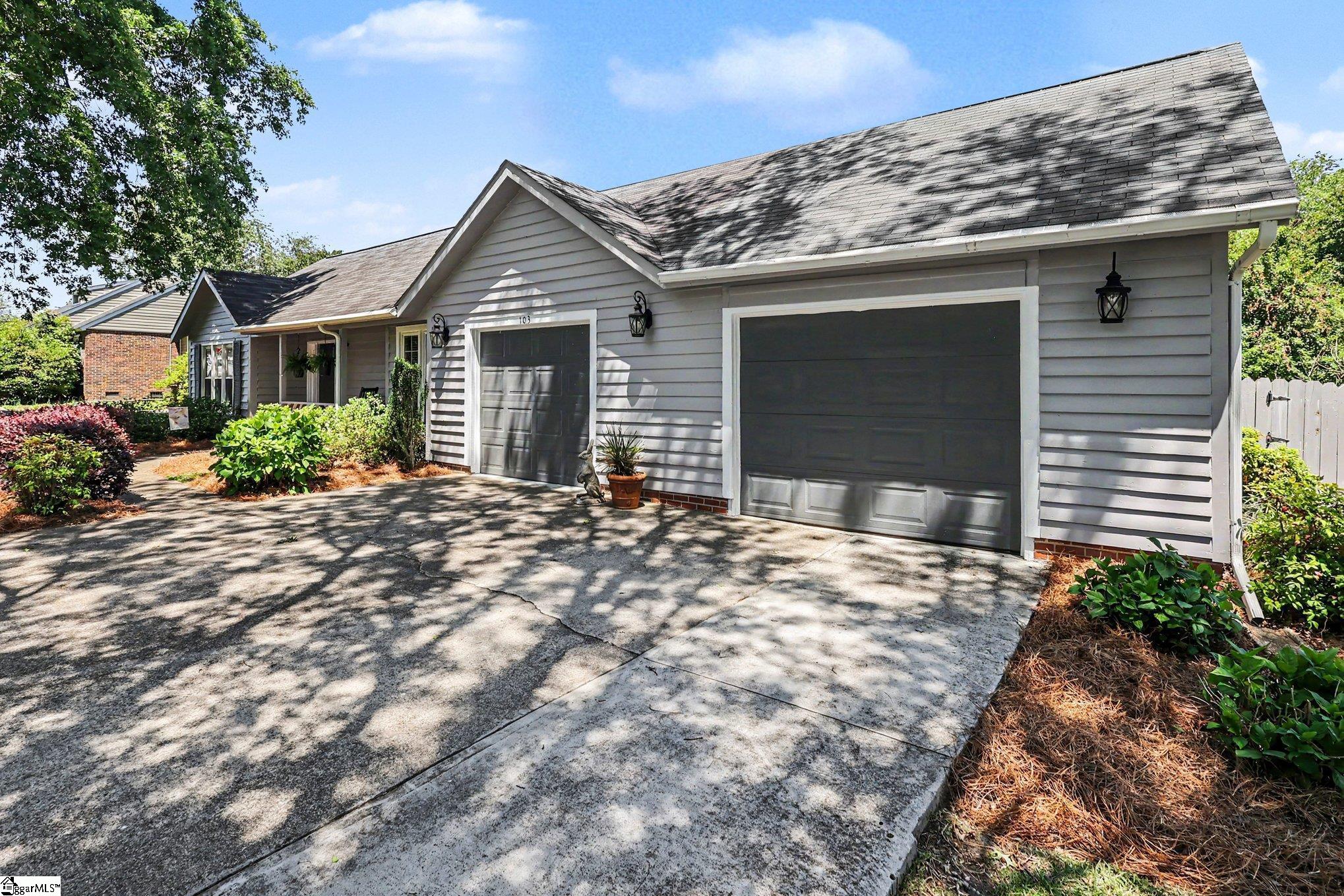 103 Walker Way Simpsonville, SC 29681 - Photo 2 of 36