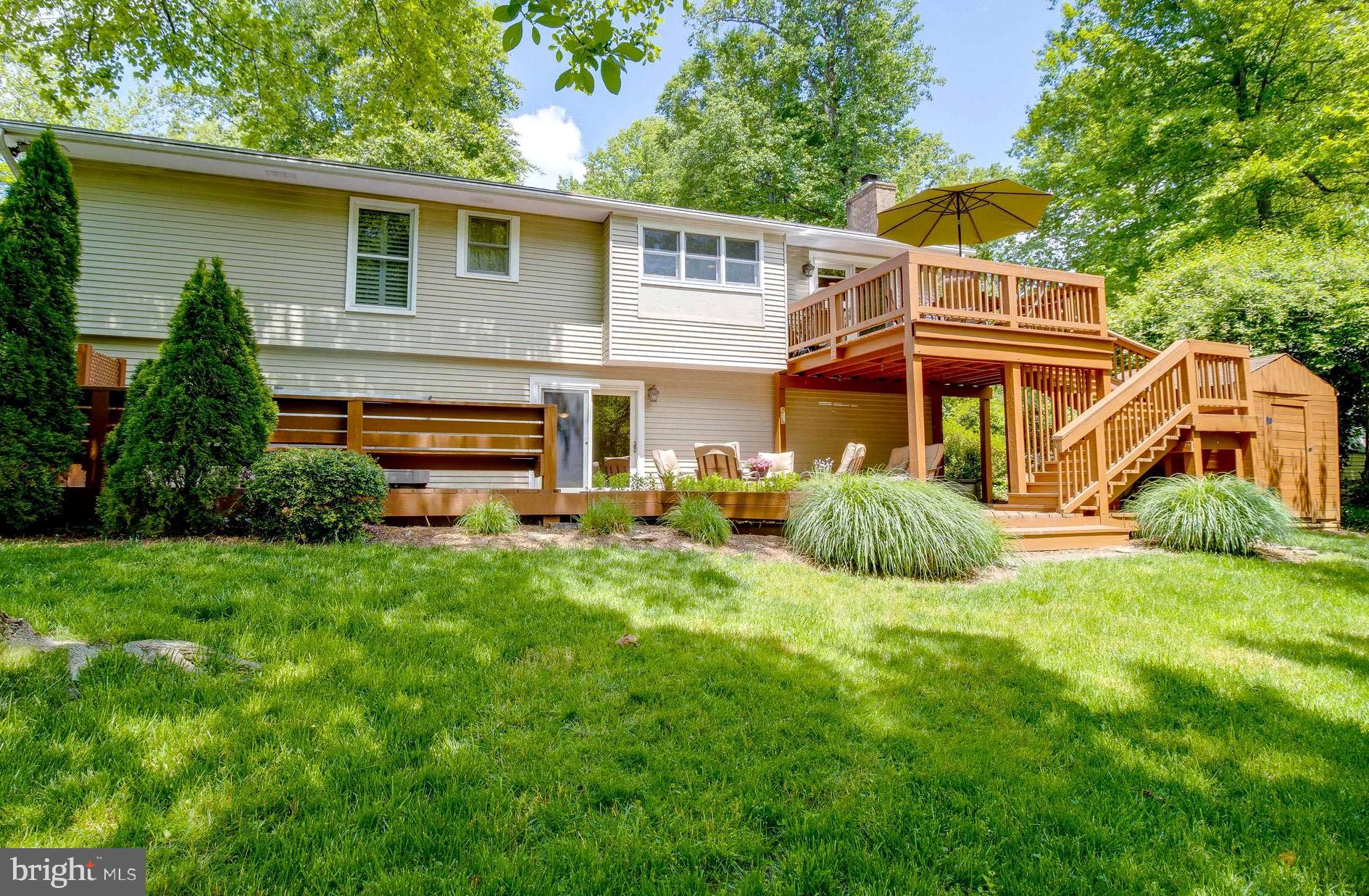 1602 Comanche Road Arnold, MD 21012 - Photo 2 of 40 Multi-Level Decks to Celebrate the Seasons