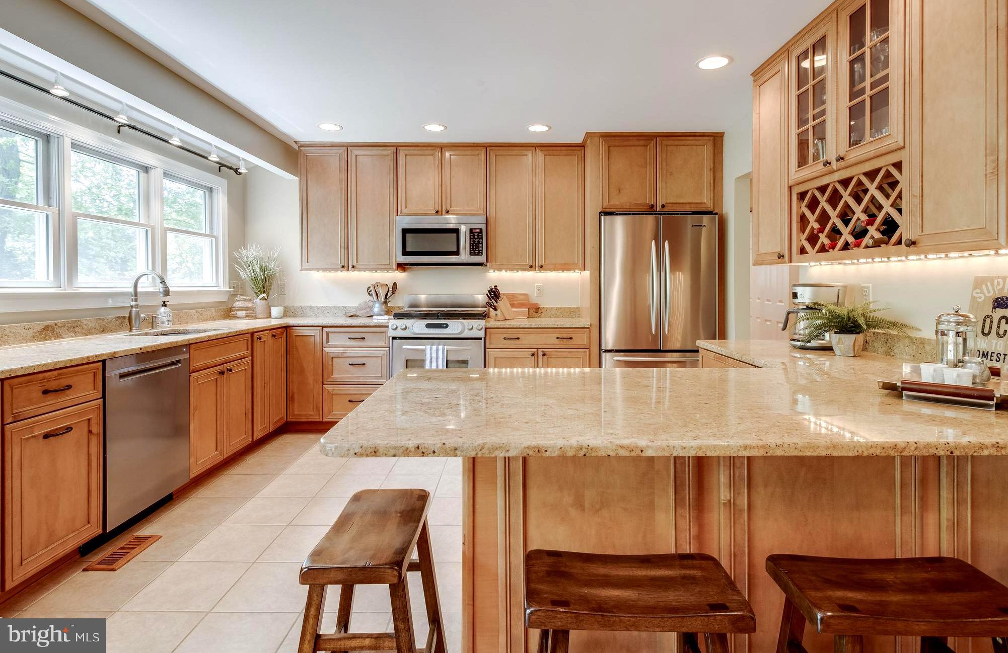 1602 Comanche Road Arnold, MD 21012 - Photo 21 of 40 Chef's Kitchen with Sleek Granite Counters