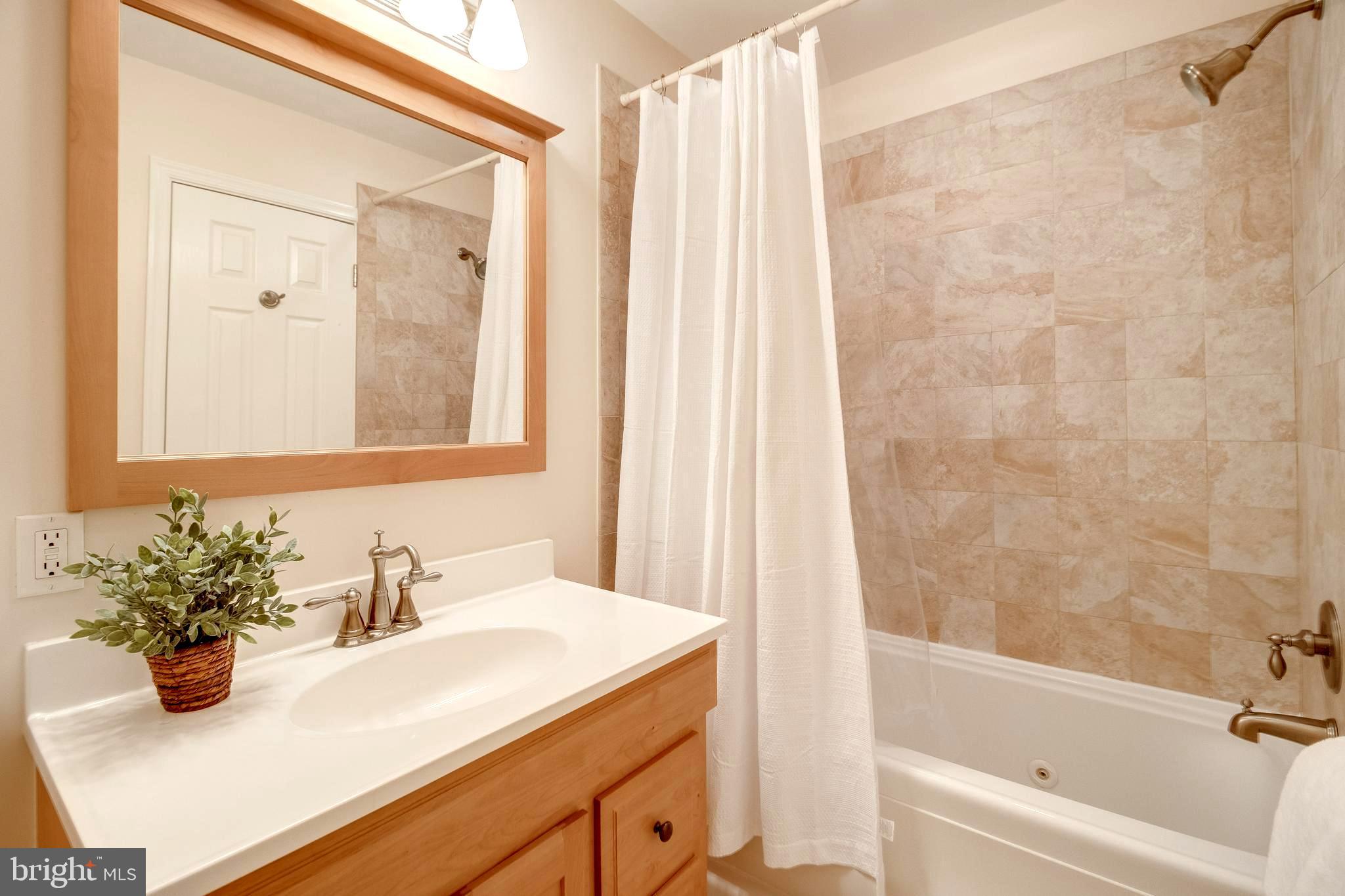 1602 Comanche Road Arnold, MD 21012 - Photo 31 of 40 Attractively Appointed Hallway Full Bath