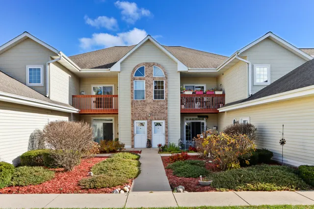 $275,000 | 434 Betzer Road, Unit H, Delavan, WI 53115