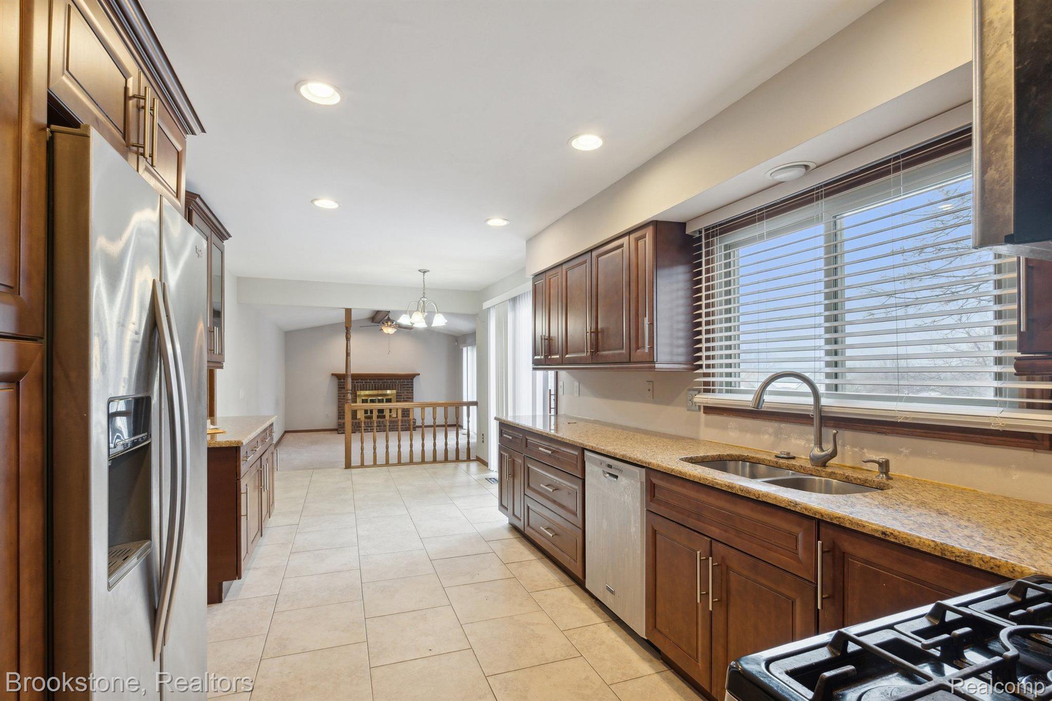 36875 Chesapeake Road Farmington, MI 48335 - Photo 13 of 41 Gallery Image 13