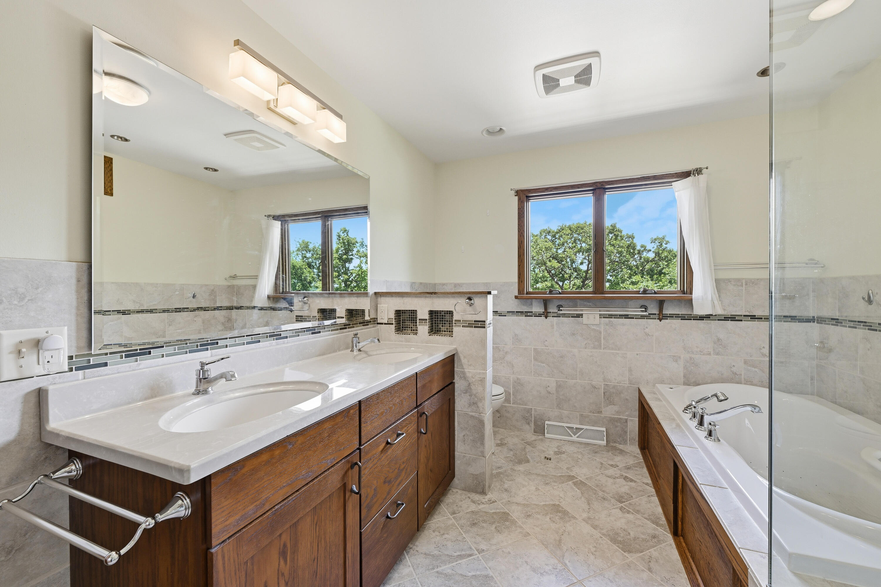 N7693 Ridge Road Whitewater, WI 53190 - Photo 20 of 42 Remolded bathroom