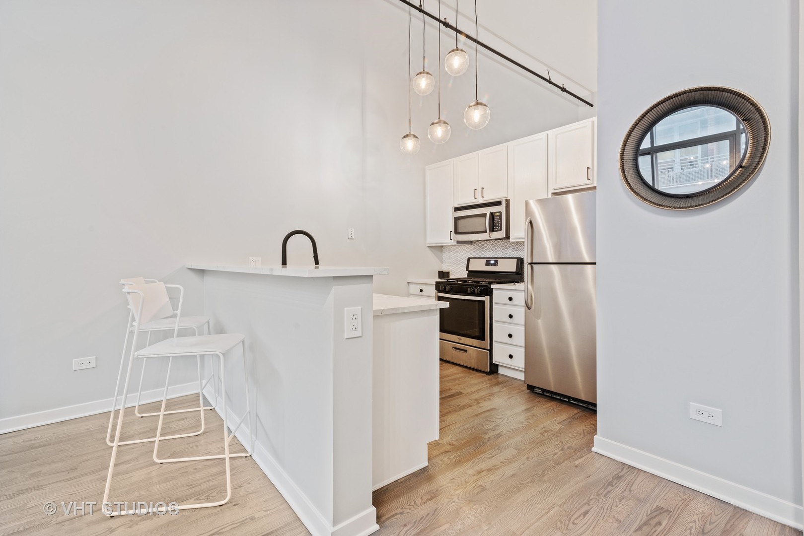 1224 West Van Buren Street, Unit 215 Chicago, IL 60607 - Photo 4 of 11