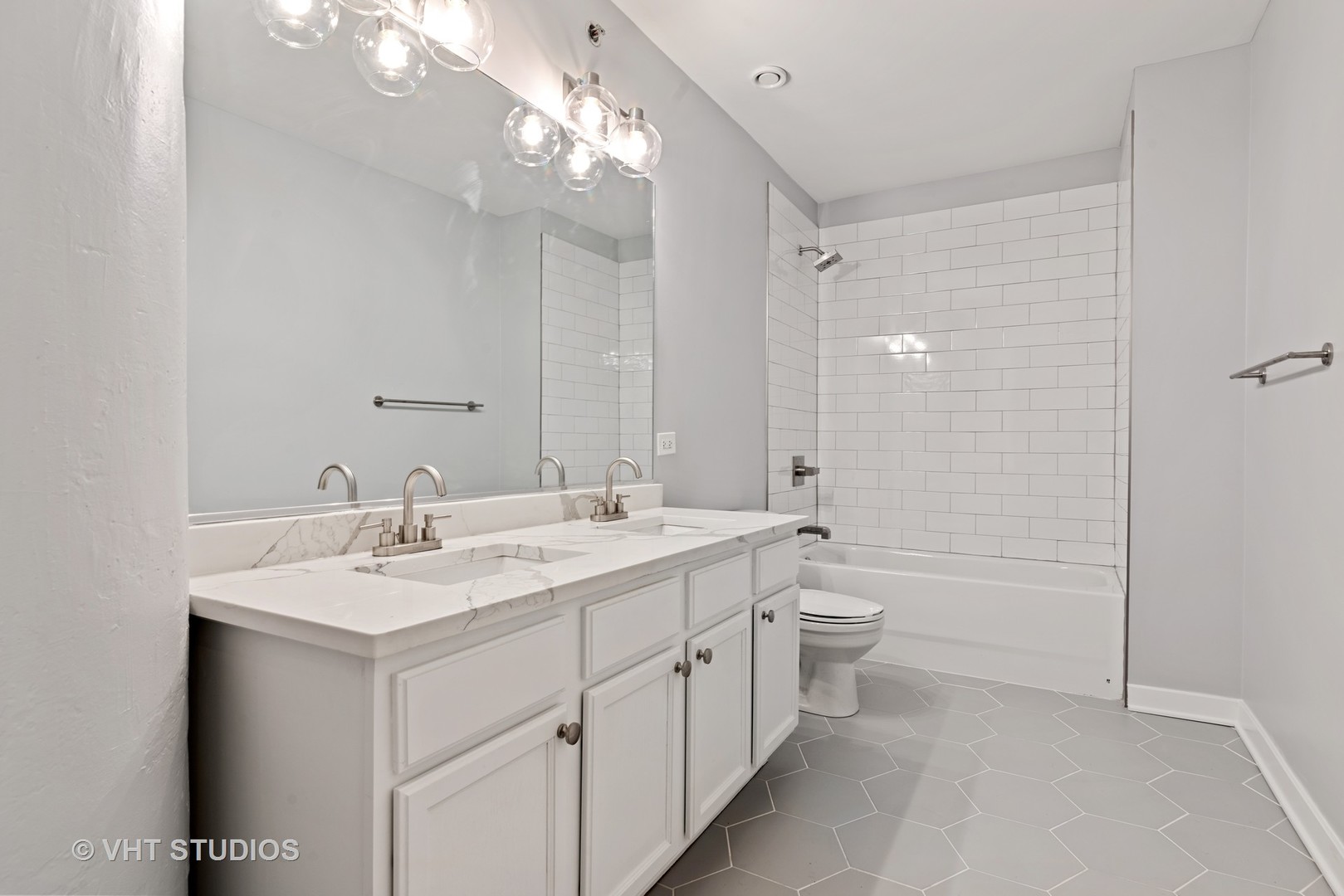 1224 West Van Buren Street, Unit 215 Chicago, IL 60607 - Photo 9 of 11