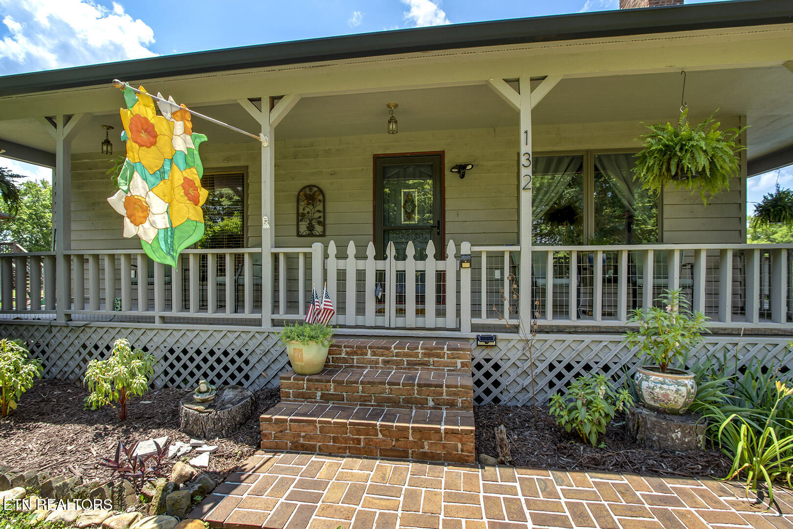 132 Morris Road Kingston, TN 37763 - Photo 7 of 60 07_MorrisLane_132_FrontPorchAccess