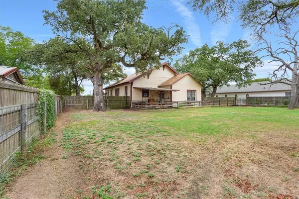 $214,900 | 506 East Frederick Street, Riesel, TX 76682