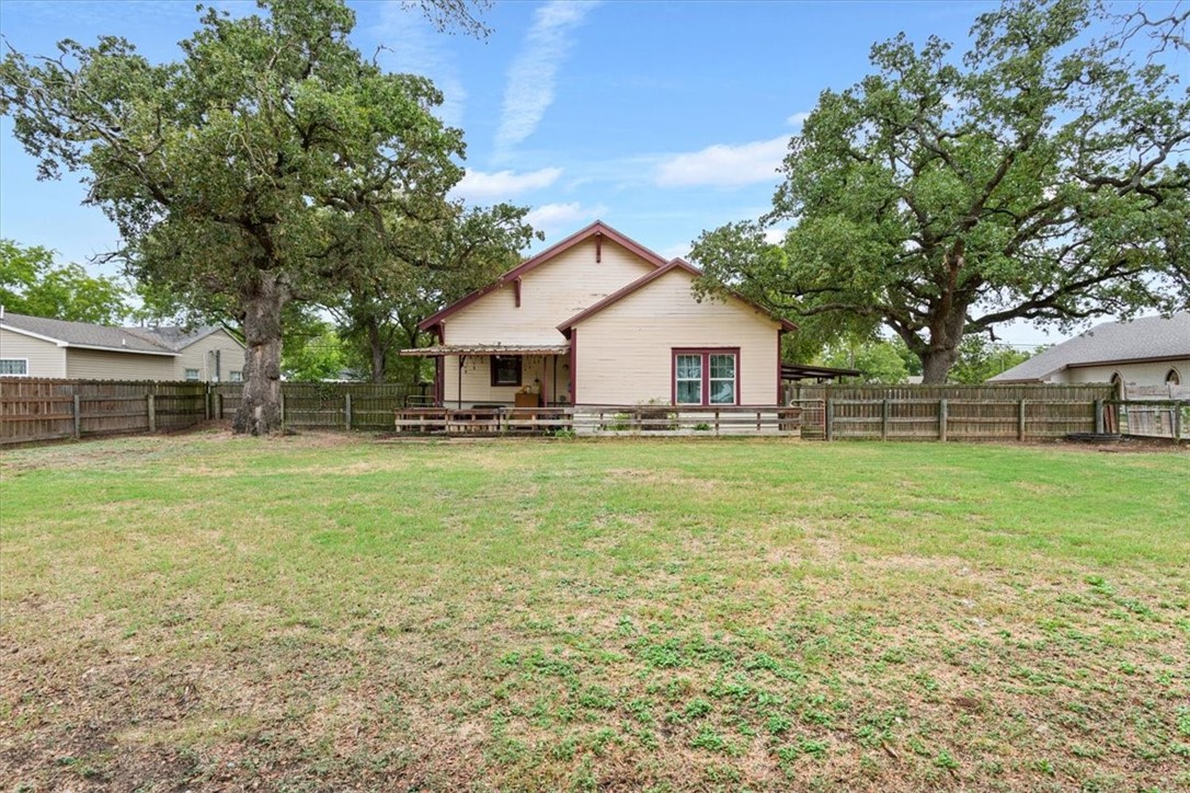 506 East Frederick Street Riesel, TX 76682 - Photo 28 of 30 a front view of house with yard and green space