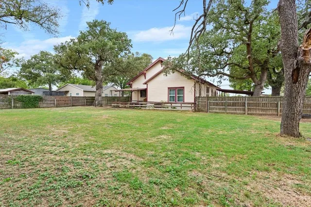 $214,900 | 506 East Frederick Street, Riesel, TX 76682
