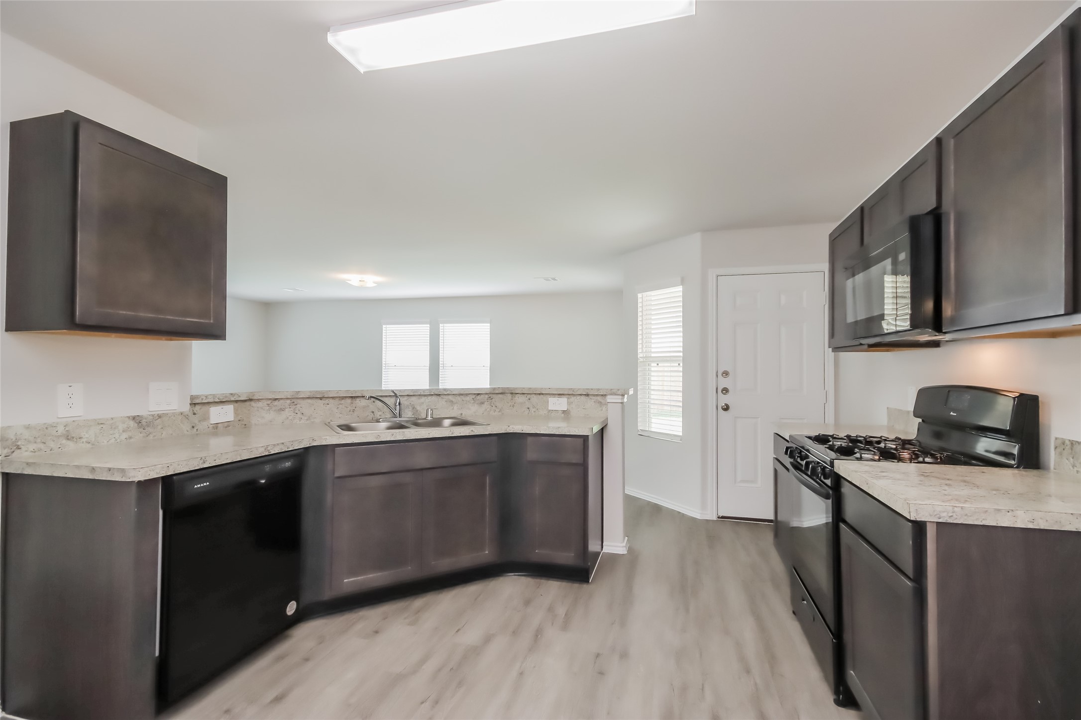 4831 Sessile Trail Spring, TX 77373 - Photo 8 of 18 Photos may be representative of the floor plan and not the exact home. Finishes, layout, and features of the actual property for lease may vary.