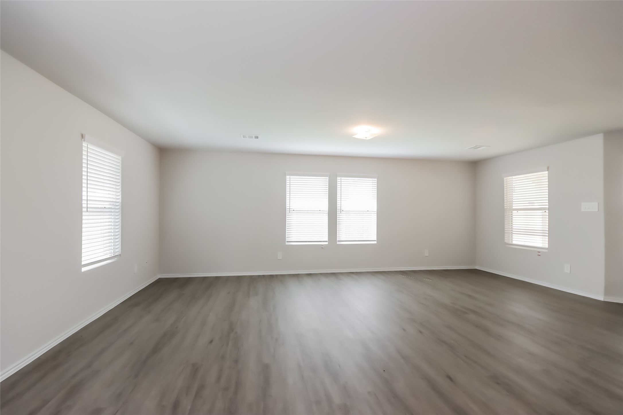 4831 Sessile Trail Spring, TX 77373 - Photo 13 of 18 Photos may be representative of the floor plan and not the exact home. Finishes, layout, and features of the actual property for lease may vary.